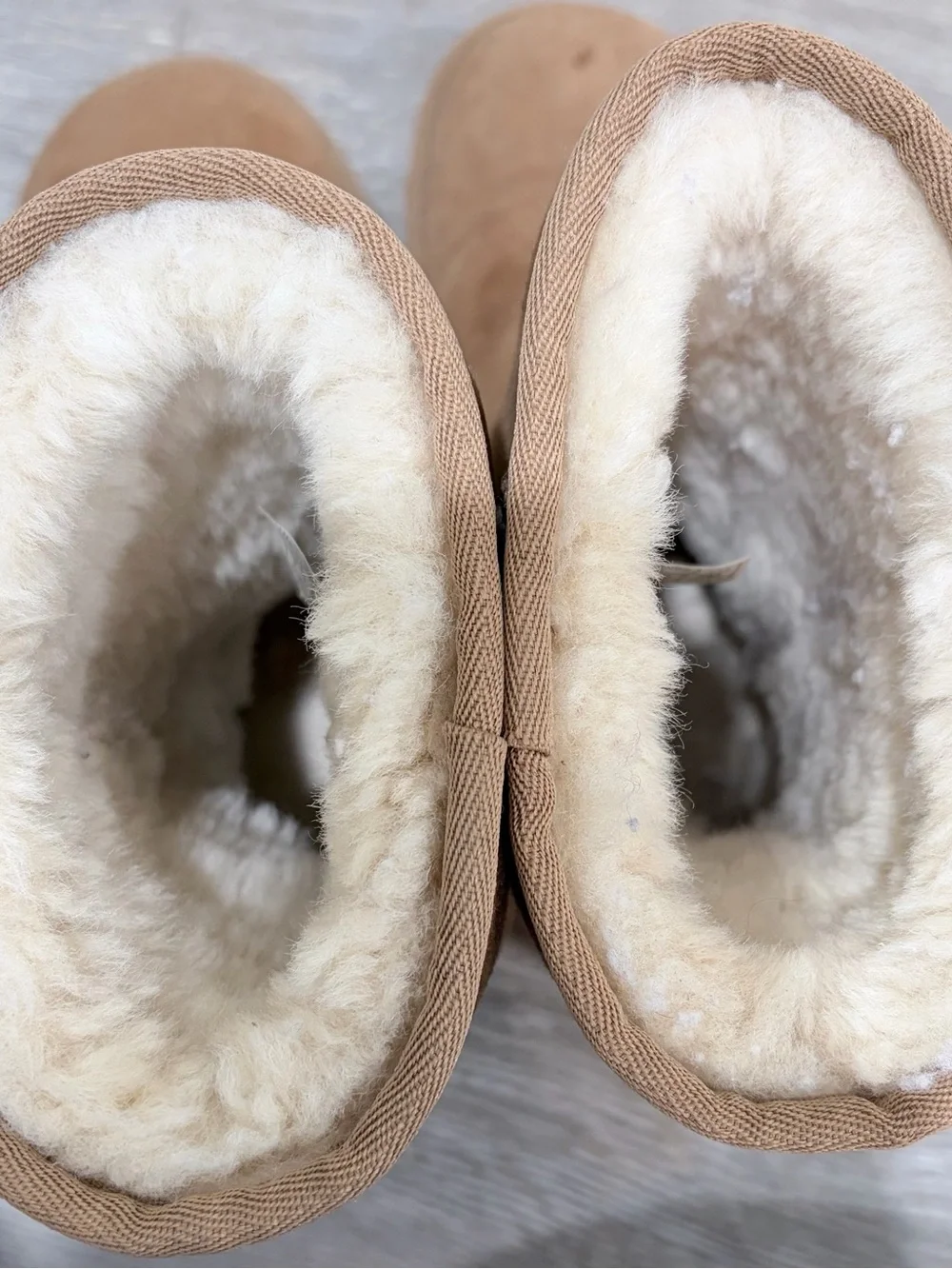 UGG Women's Classic Short Boots - Chestnut Brown Suede